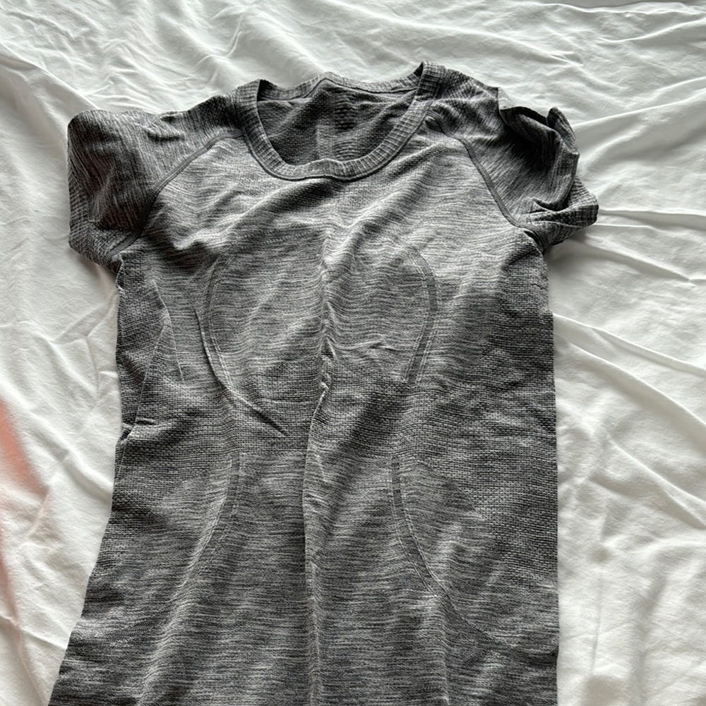 Lulu Grey Swiftly tech size 6